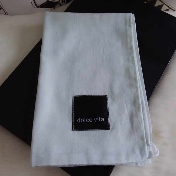 Dolce Vita 'Tahoe' Sandals - Picture 7 of 8